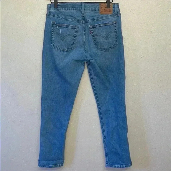 LEVI’S Women’s Distressed Jeans - Picture 5 of 5